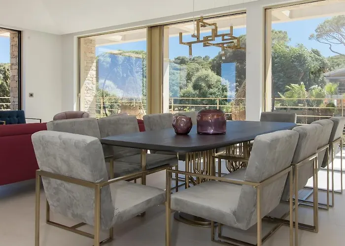 Sous Le Soleil Villa *